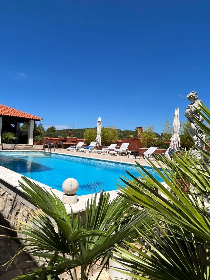 Ferienwohnung Gorana Apartman With Swimming Pool Jelsa  Exterior foto