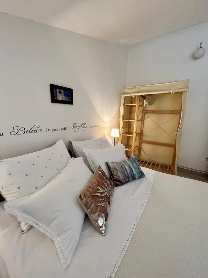 Ferienwohnung Gorana Apartman With Swimming Pool Jelsa  Exterior foto