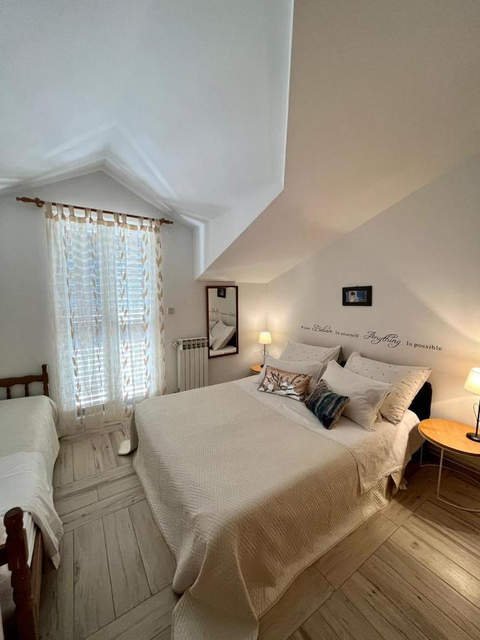 Ferienwohnung Gorana Apartman With Swimming Pool Jelsa  Exterior foto