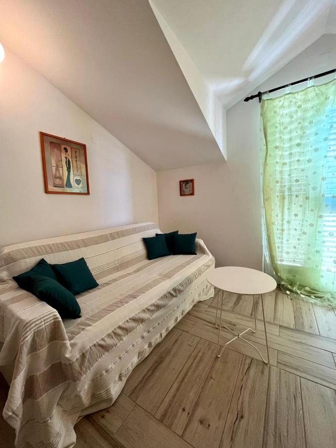 Ferienwohnung Gorana Apartman With Swimming Pool Jelsa  Exterior foto