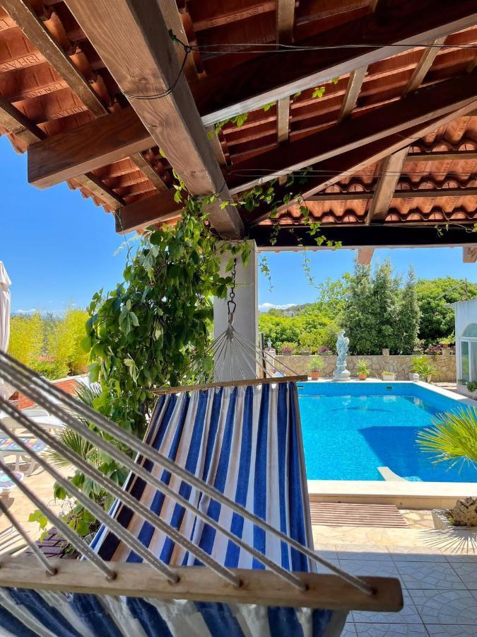 Ferienwohnung Gorana Apartman With Swimming Pool Jelsa  Exterior foto