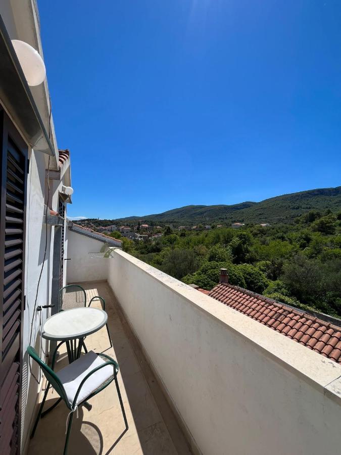 Ferienwohnung Gorana Apartman With Swimming Pool Jelsa  Exterior foto