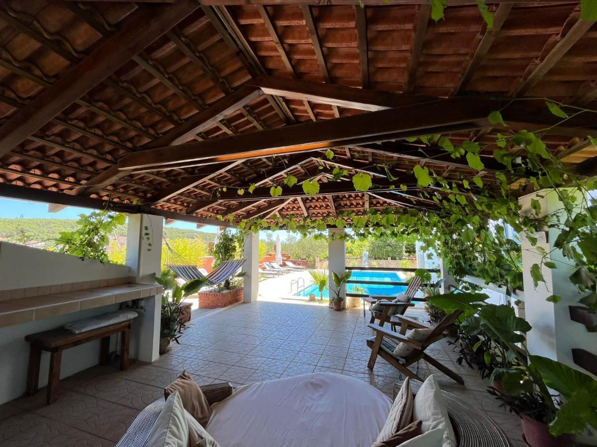 Ferienwohnung Gorana Apartman With Swimming Pool Jelsa  Exterior foto